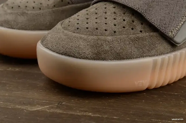 Brown BY2456 adidas Boost 750 Yeezy Light 0521